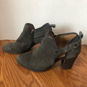 Franco Sarto Women’s Sz 7.5 M Dale2 Perforated Suede Ankle Bootie Shoes Gray